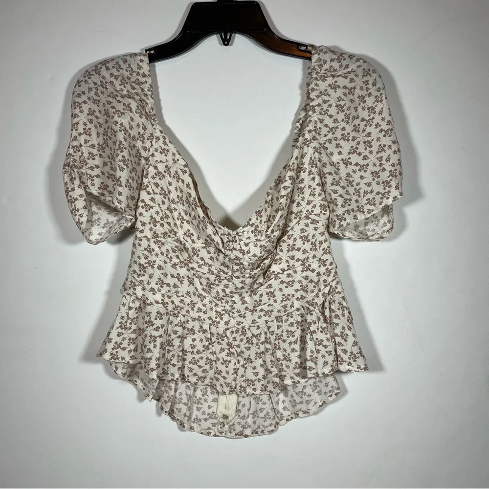 Astr The Label Sweetheart Neck Puff Sleeve Floral Print Ruched Center Top